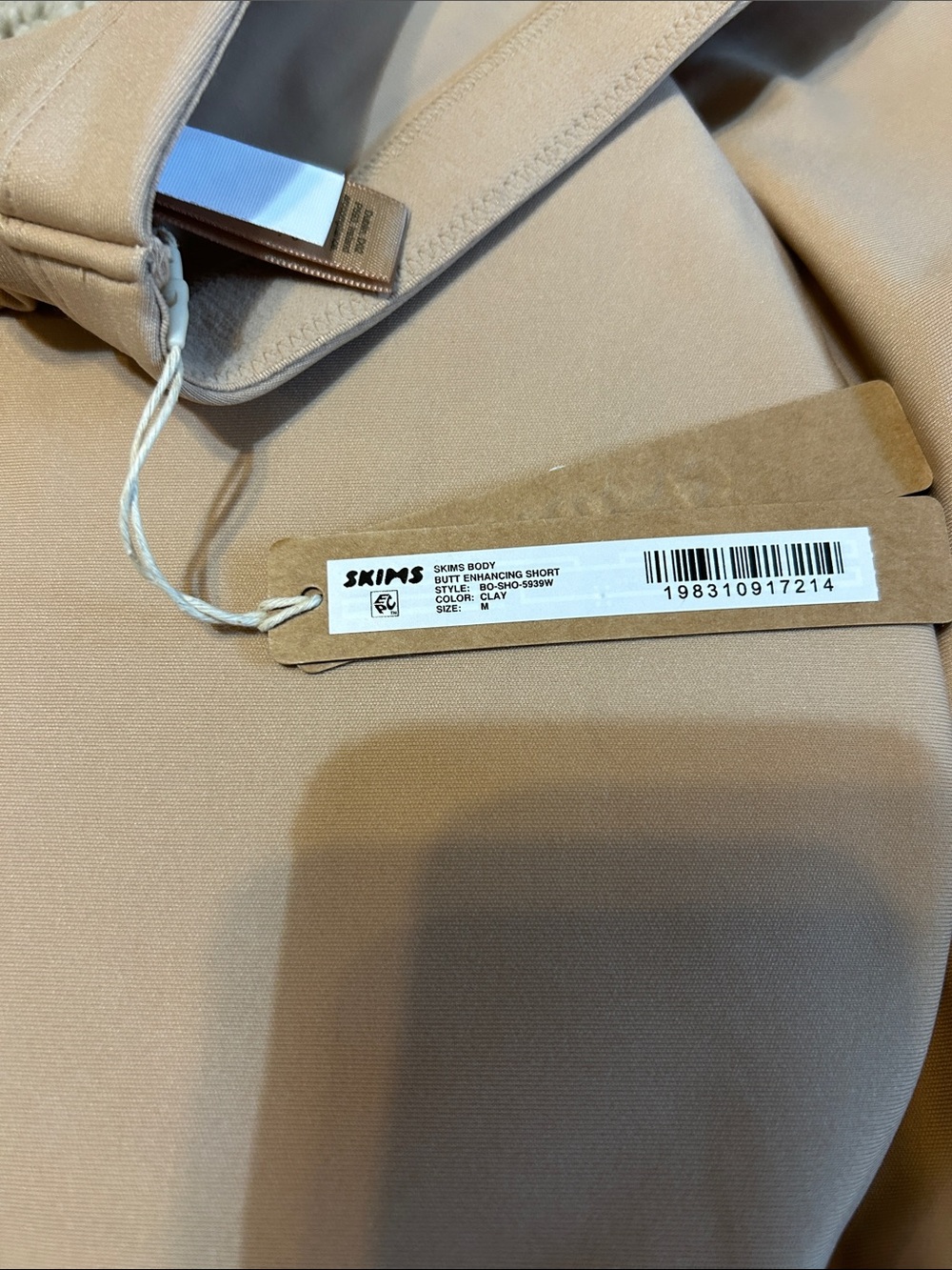SKIMS Body Butt Enhancing Short Clay M NWT - Picture 2 of 3